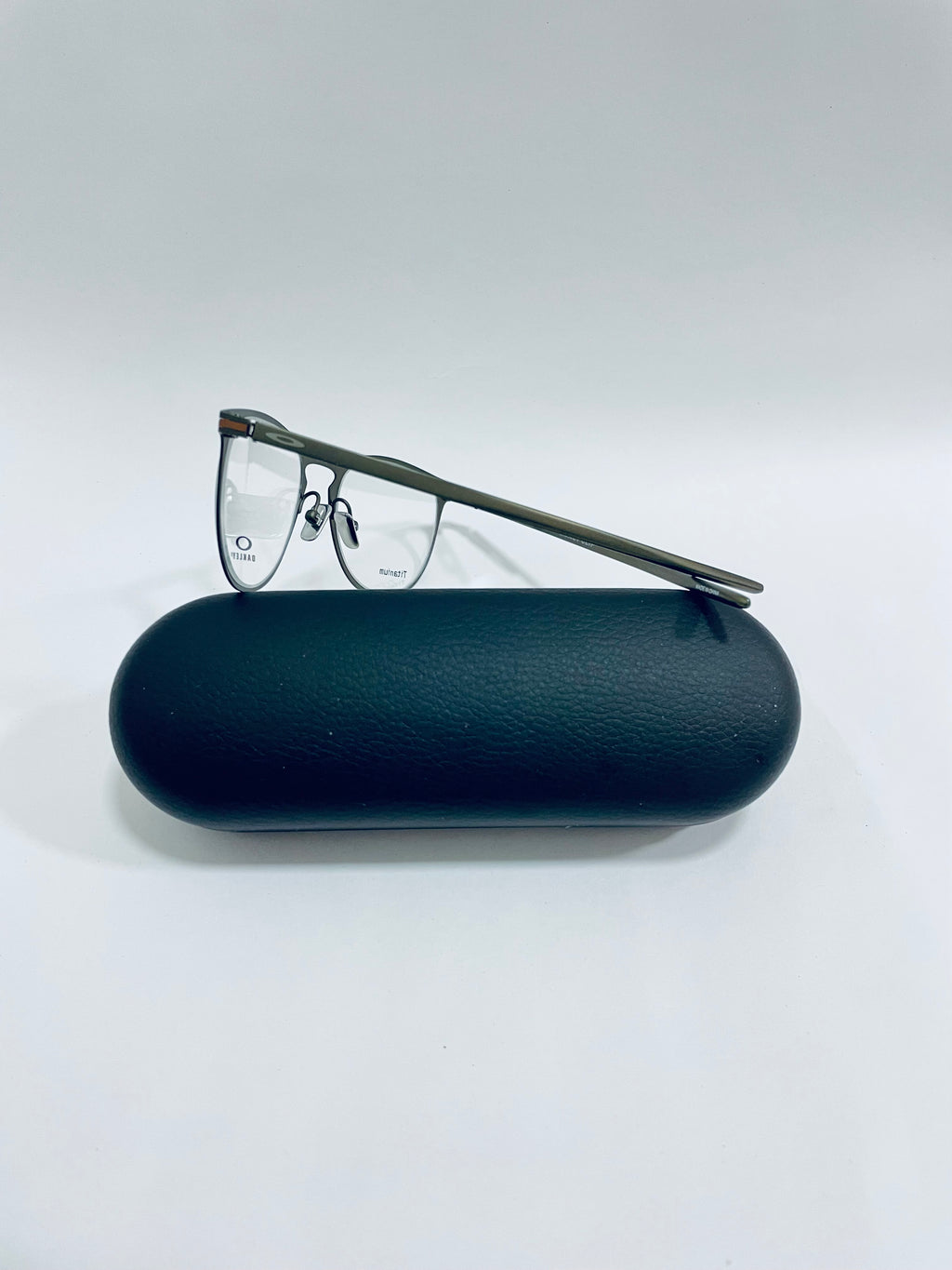 OAKLEY