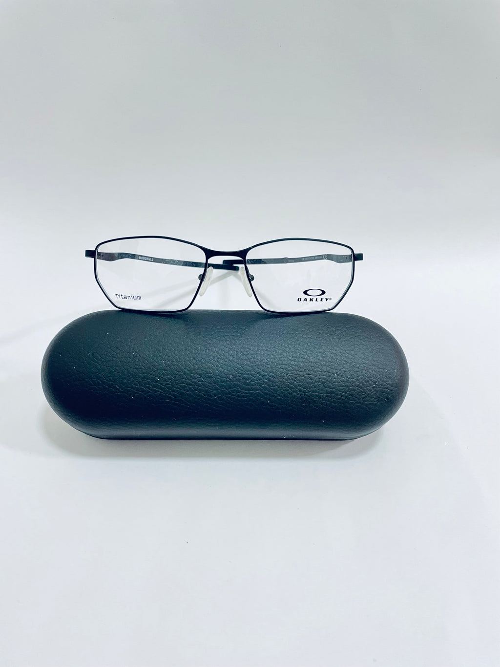 OAKLEY