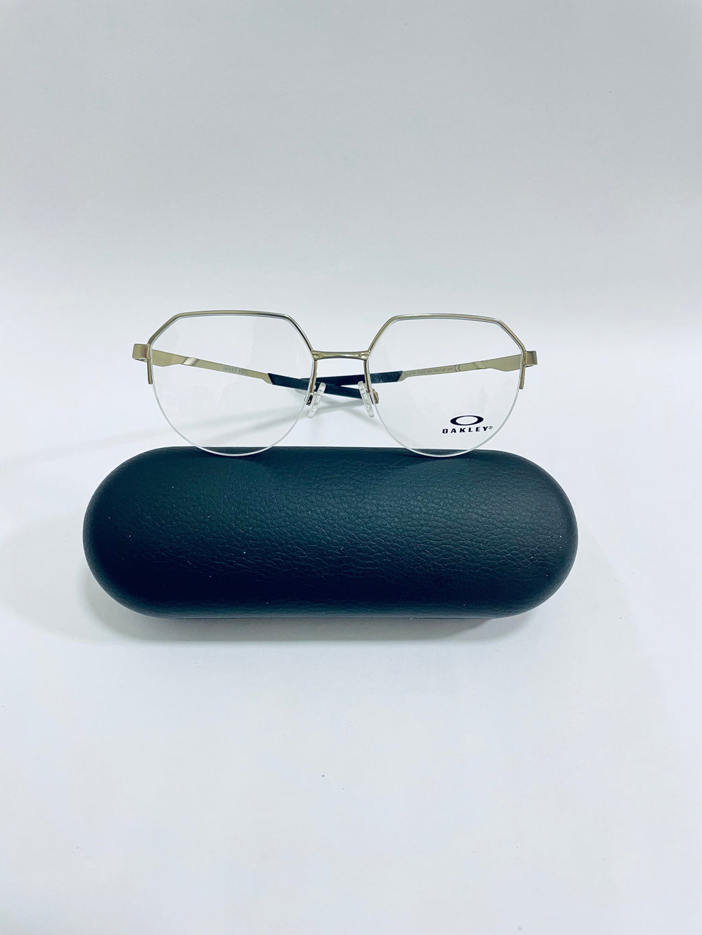 OAKLEY