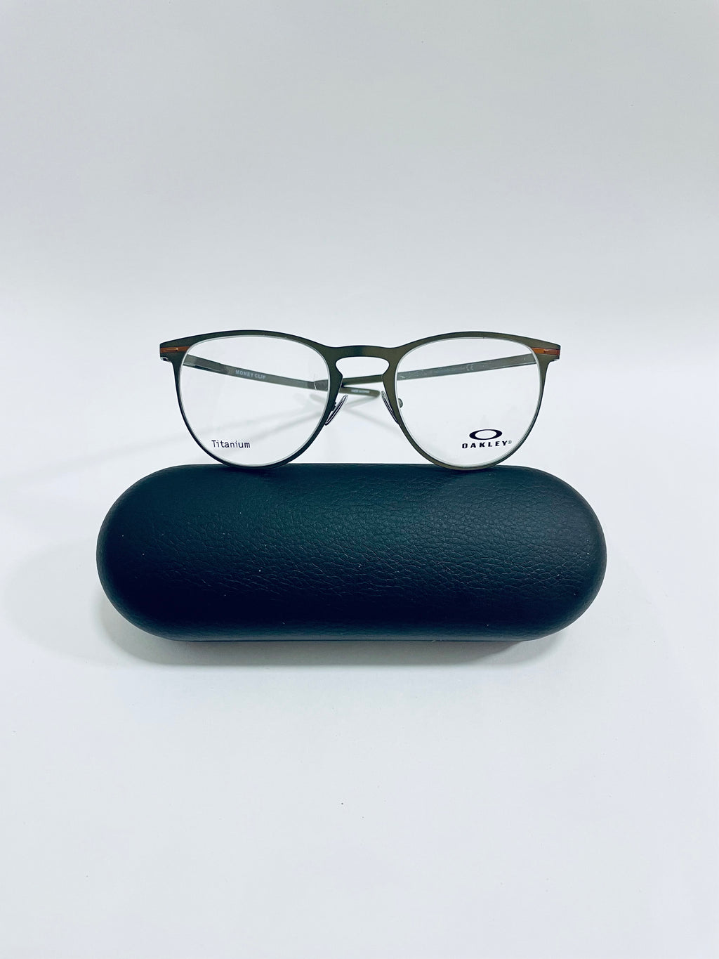 OAKLEY