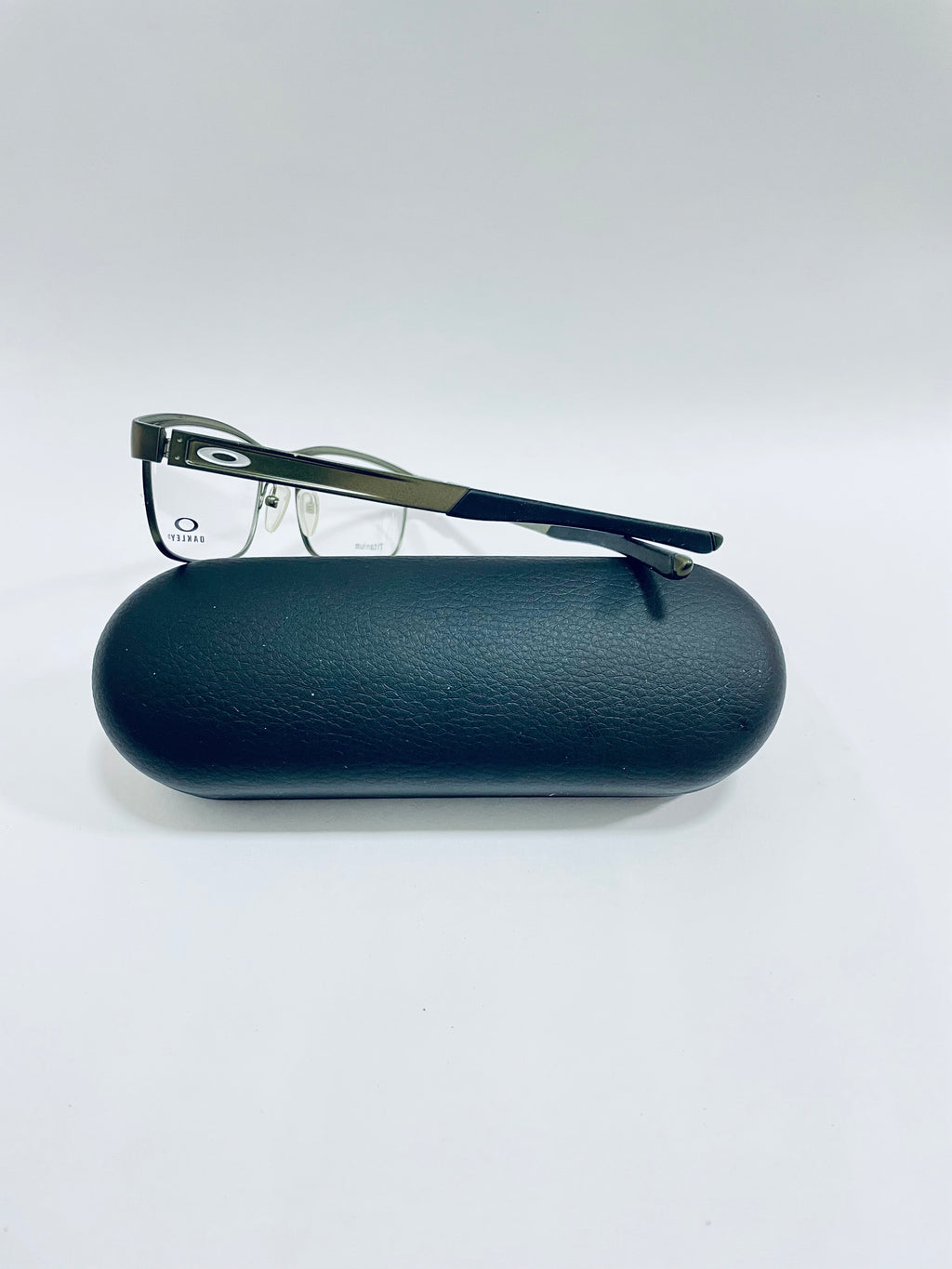 OAKLEY